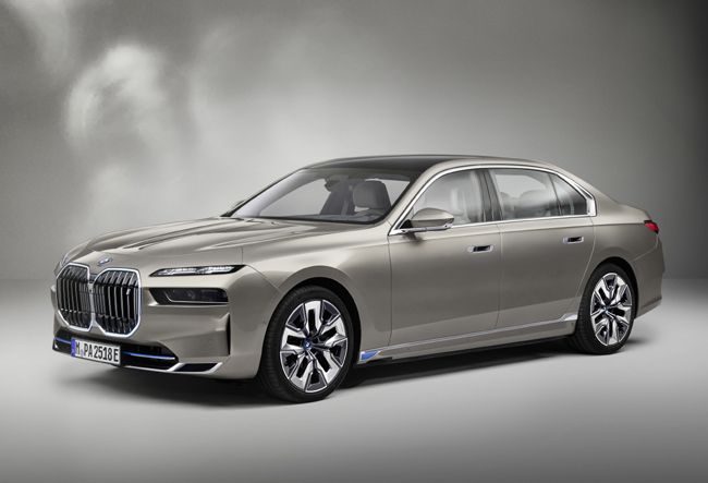 新型BMW7シリーズが日本上陸。ラグジュアリーセダン初となる